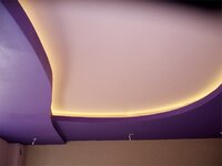 Sufit podwieszany z LED-ami
